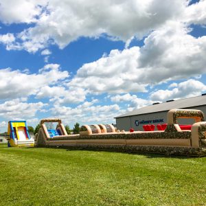 Woody bygghandel hyrde hinderbana för att locka folk till sitt event